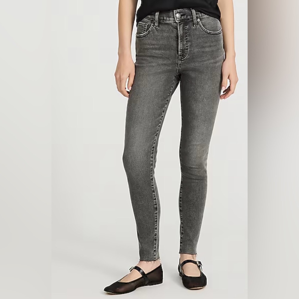 Women's High Waisted Washed Grey/Black Raw Hem Skinny Jeans Size 2R